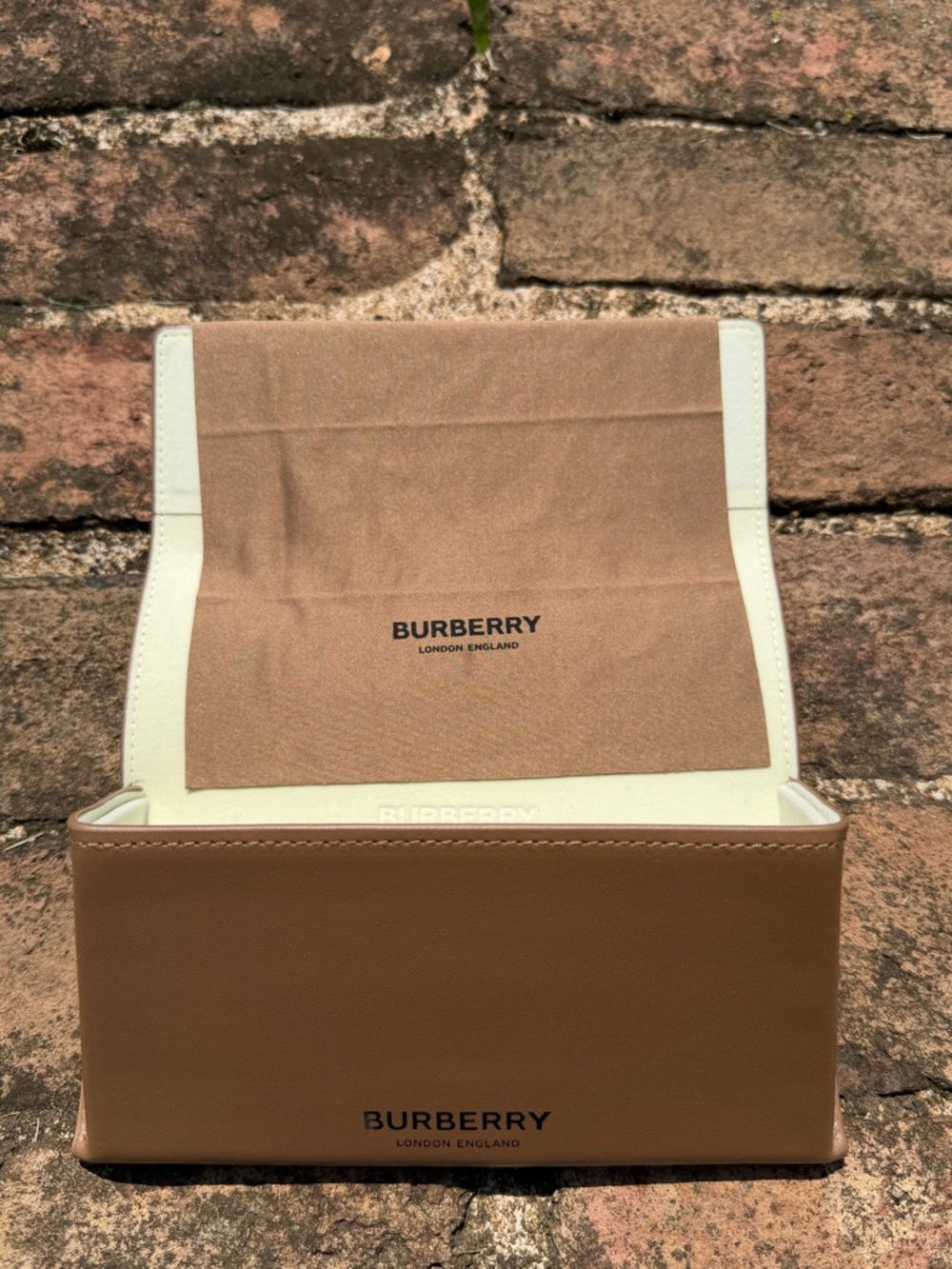 Burberry Black Sunglasses with Brown Leather Case - Picture 3 of 4